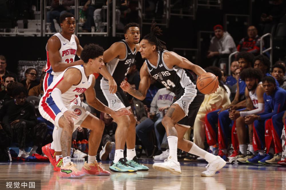 赛前热身中 赛前热身中